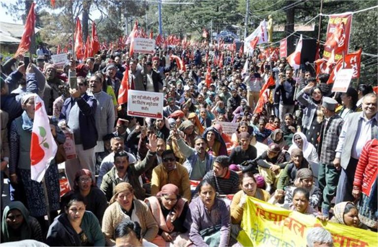 विधानसभा के बाहर गरजे किसान